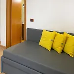 Prázdninový dům 5 Bedroom Beach Front Home In Vieste *